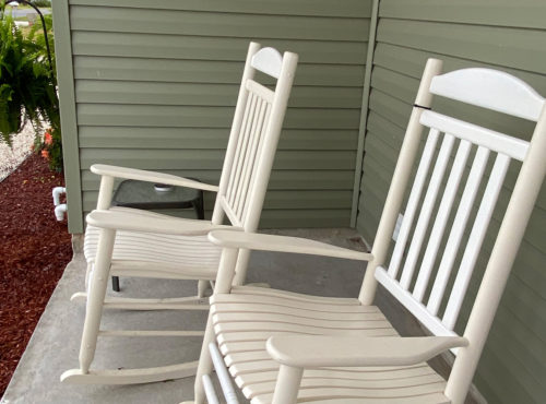 rocking-chairs-front-porch